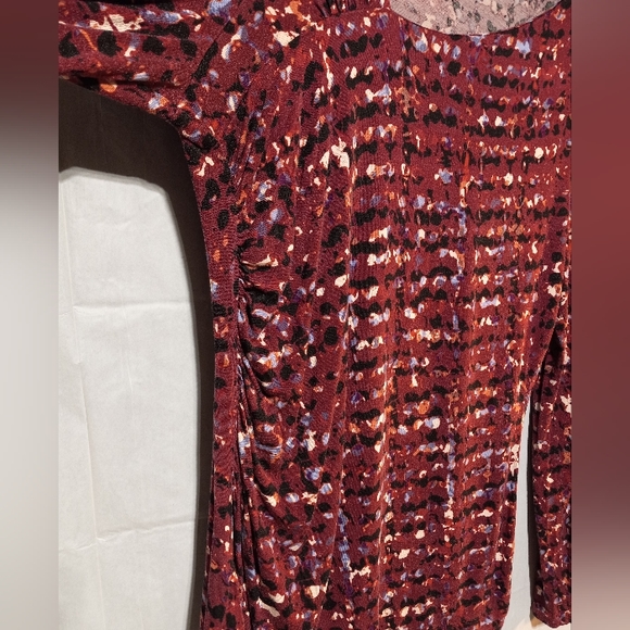 Daisy Fuentes EUC Burgundy Patterned Top, Asymmetrical Neckline, XL - Picture 4 of 7